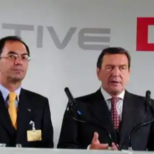 Gerhard Schröder (r.) und Erwin Staudt kurz nach der Gründung der Initiative D21
