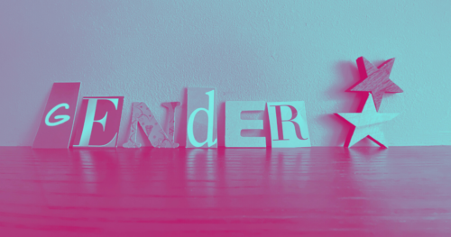 Die Buchstaben G E N D E R und ein Sternchen stehen als Holzfiguren auf einem Tisch. Das Bild ist mit einem pink-türkisen Farbverlauf-Filter versehen.
