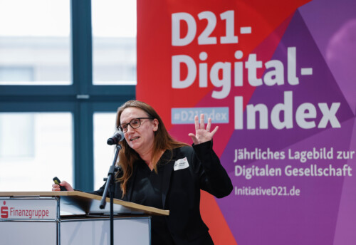 Nicole Zillien auf der Bühne des D21talk