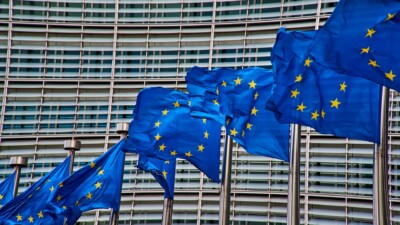 Europaflaggen wehen in Brüssel im Europaviertel